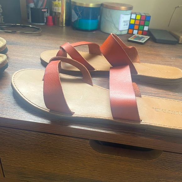 I am selling worn lightly 12 wide women’s sandals - Picture 1 of 3